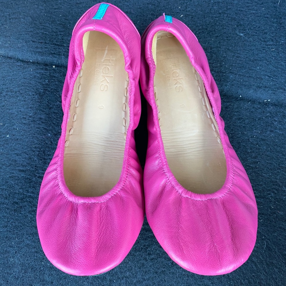 Pink tieks